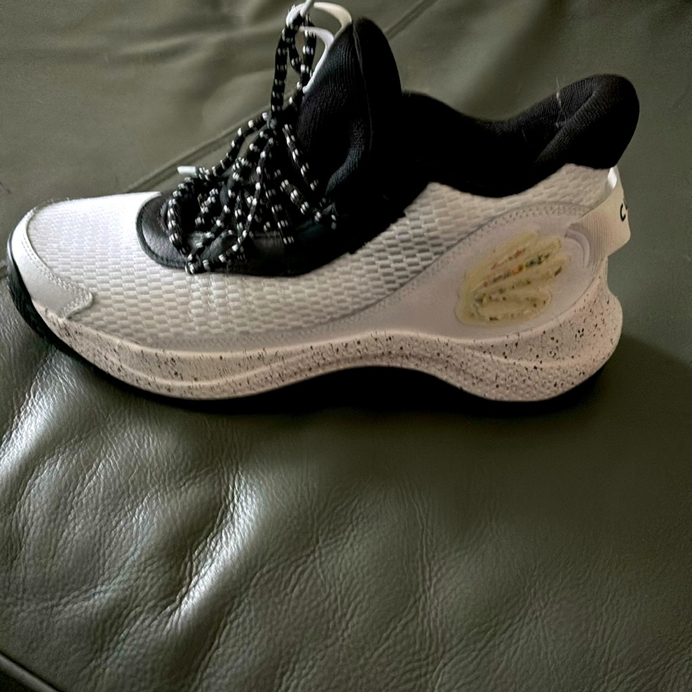 Brand new in box Under Armour Stephen Curry shoes